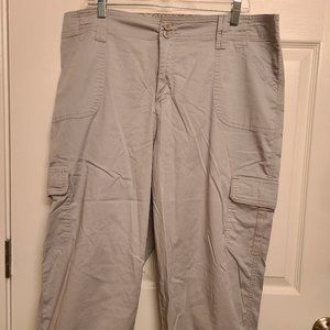 Lee One True Fit Light Weight Khaki Cropped Cargo Pants 18W